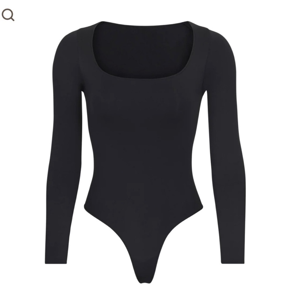 Skims ESSENTIAL LONG SLEEVE SCOOP‎ NECK BODYSUIT Onyx Nwt Size L/XL